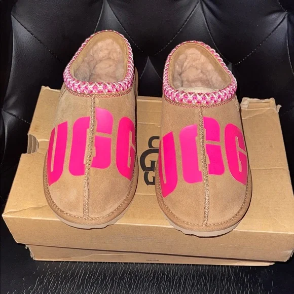 UGG Brown Slippers with Vibrant Pink Details - Picture 2 of 14